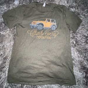 Cute “Climb every mountain” Jeep Shirt size Small
